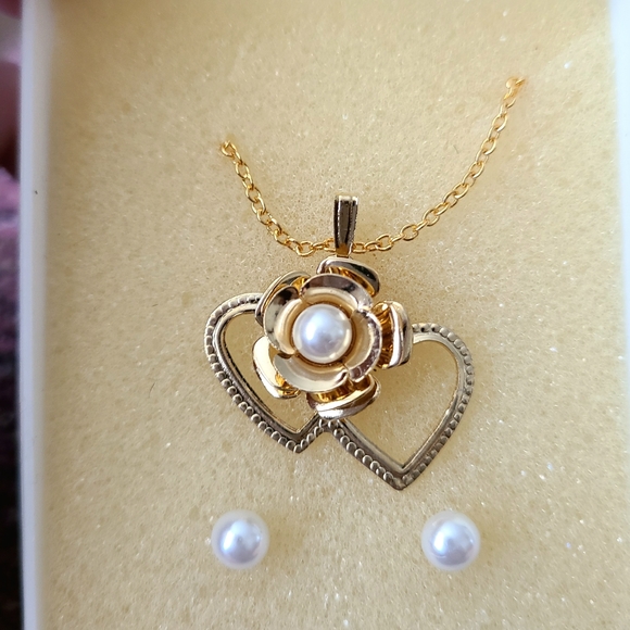 fingerhut Jewelry New In Box Pearl And Goldtone Flower And Heart